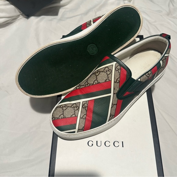 100% AUTHENTIC GUCCI SLIP ONS.  in excellent condition, size 9.5.